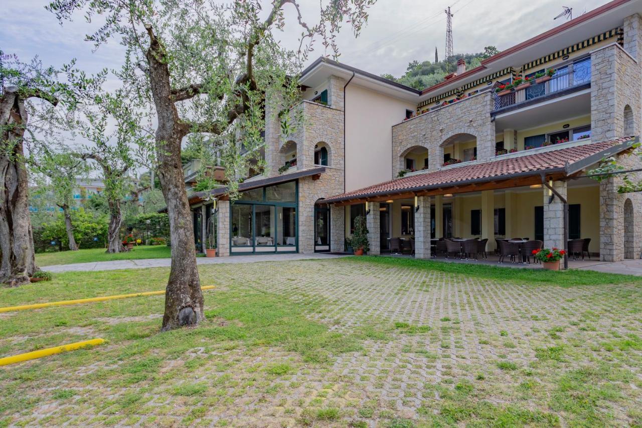 Hotel Veronesi Brenzone sul Garda Exterior foto
